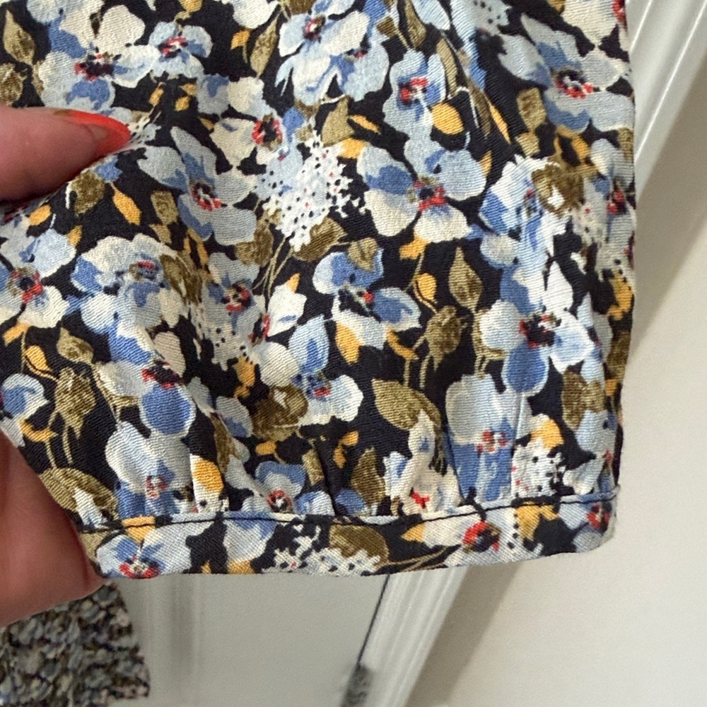 Levi's Multi Floral V‑Neck Button Midi Dress - Picture 5 of 12